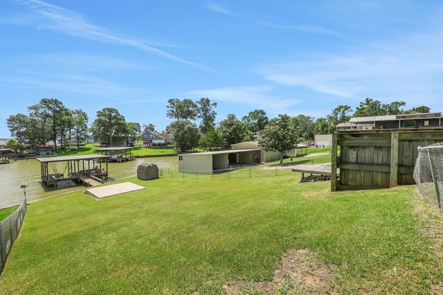 321 E Woodland Shores Drive, Point Blank, TX 77364
