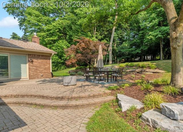 2768 Homewood Drive, Troy, MI 48098