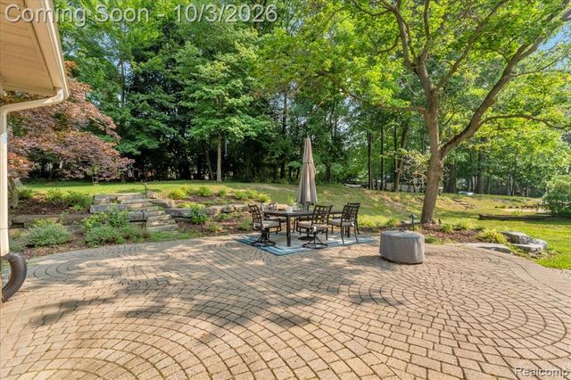 2768 Homewood Drive, Troy, MI 48098