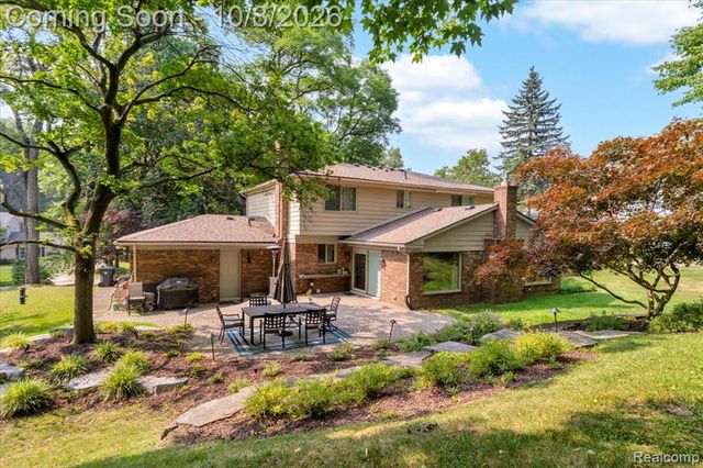 2768 Homewood Drive, Troy, MI 48098