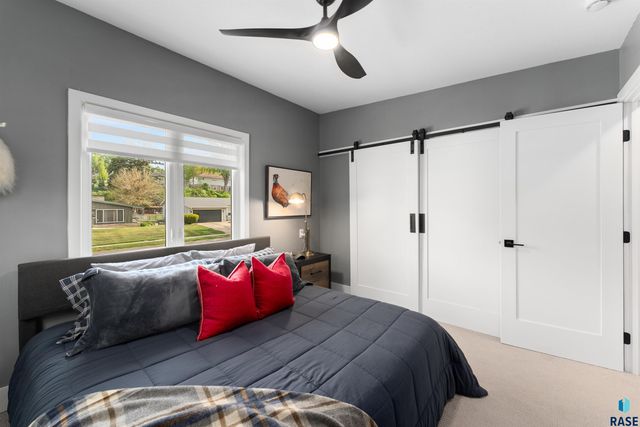 105 E 36TH St Street, Sioux Falls, SD 57105