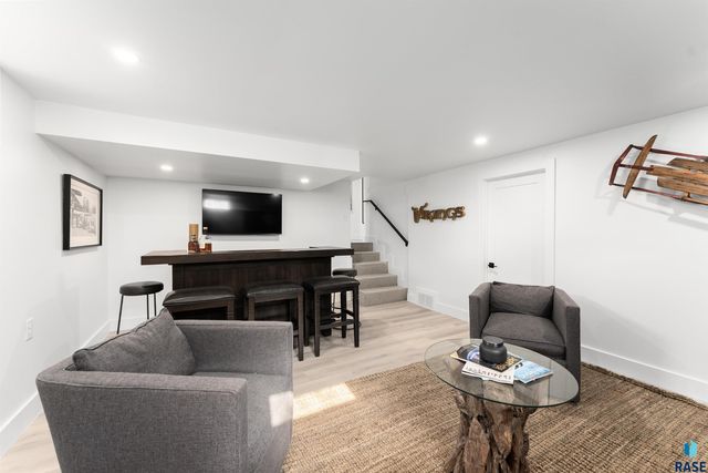 105 E 36TH St Street, Sioux Falls, SD 57105