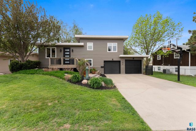 105 E 36TH St Street, Sioux Falls, SD 57105