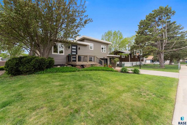 105 E 36TH St Street, Sioux Falls, SD 57105