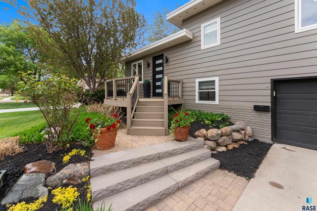 105 E 36TH St Street, Sioux Falls, SD 57105