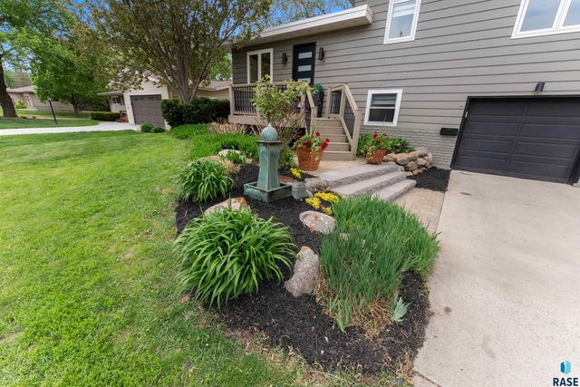 105 E 36TH St Street, Sioux Falls, SD 57105