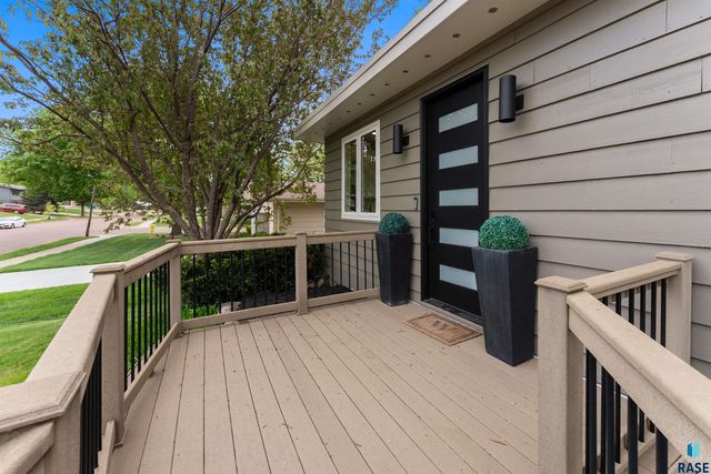 105 E 36TH St Street, Sioux Falls, SD 57105