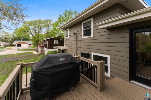 105 E 36TH St Street, Sioux Falls, SD 57105