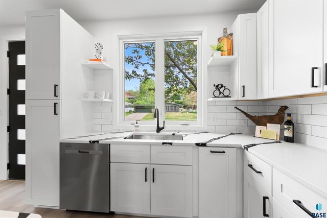 105 E 36TH St Street, Sioux Falls, SD 57105