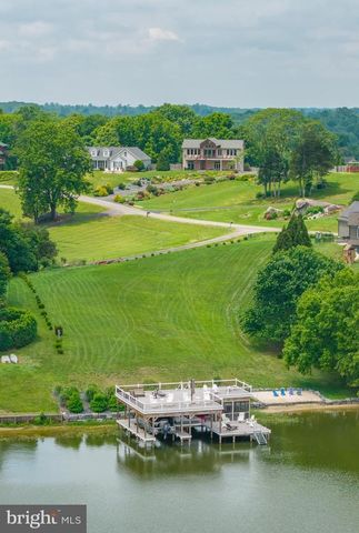 214 STONEWALL CT, Mineral, VA 23117