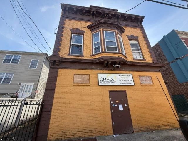 1014 E Grand St, Elizabeth City, NJ 07201