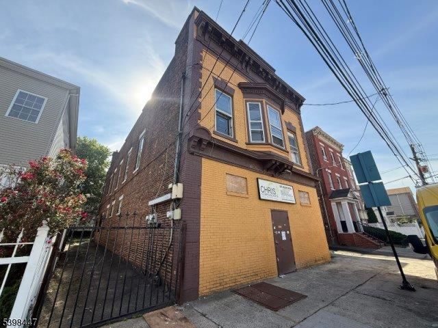 1014 E Grand St, Elizabeth City, NJ 07201