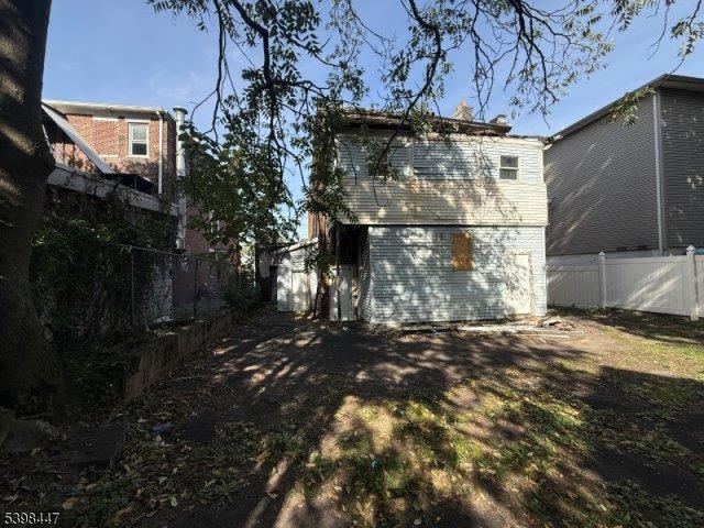 1014 E Grand St, Elizabeth City, NJ 07201