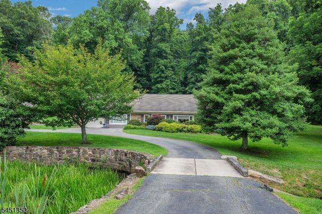 112 E Valley Brook Rd, Washington Twp., NJ 07853
