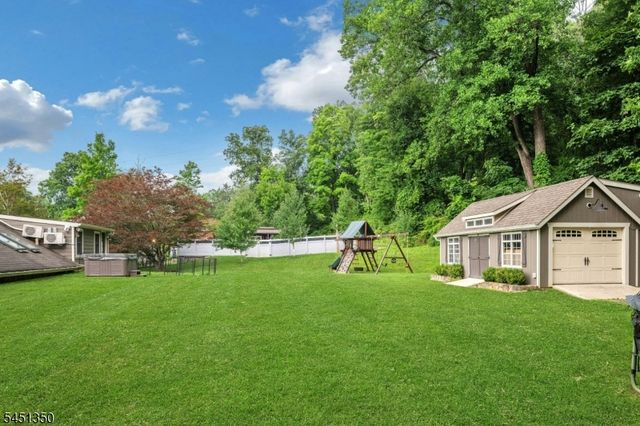 112 E Valley Brook Rd, Washington Twp., NJ 07853