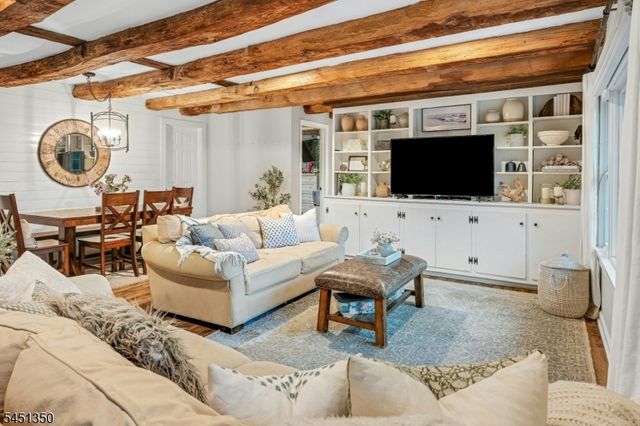 112 E Valley Brook Rd, Washington Twp., NJ 07853