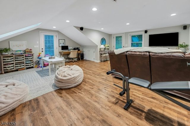 112 E Valley Brook Rd, Washington Twp., NJ 07853