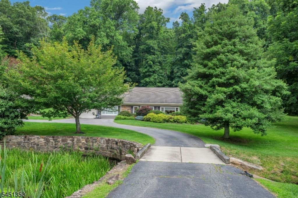 112 E Valley Brook Rd, Washington Twp., NJ 07853 — photo 2