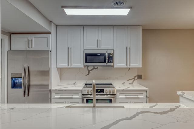 400 S Luna Court 2, Hollywood, FL 33021