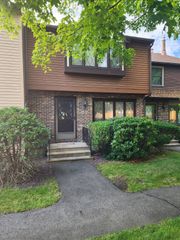 B7 Scotty Hollow Dr B7, Chelmsford, MA 01863