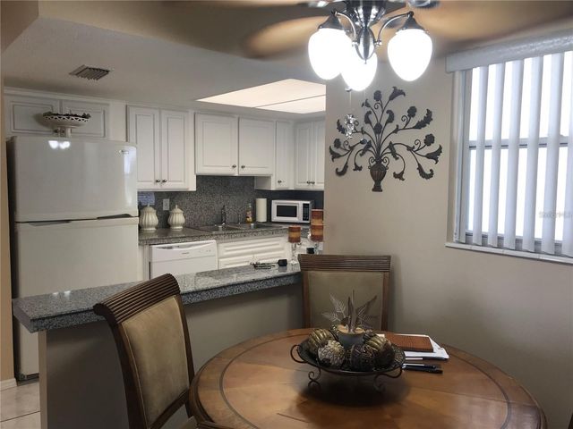 6033 CORAL WAY 5, Bradenton, FL 34207