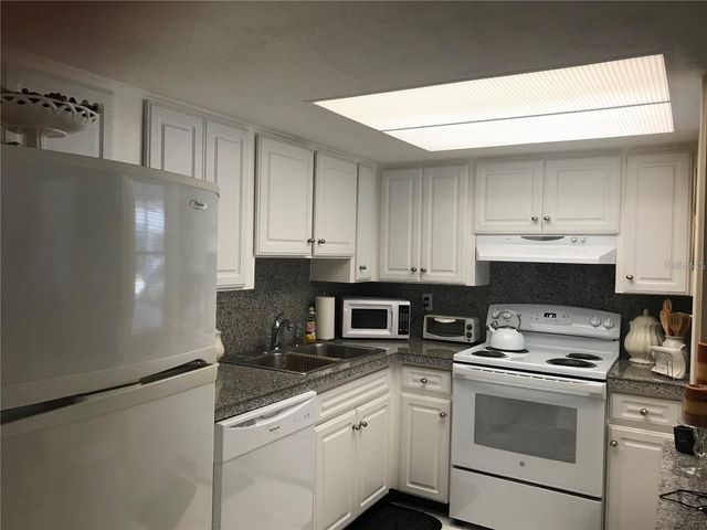 6033 CORAL WAY 5, Bradenton, FL 34207