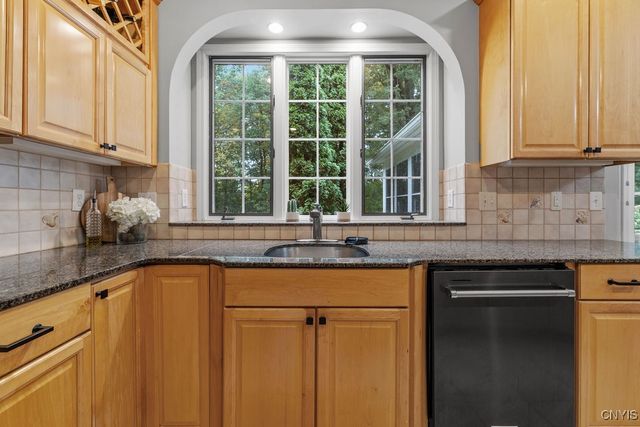 8203 Royal Scarlet Drive, Lysander, NY 13027