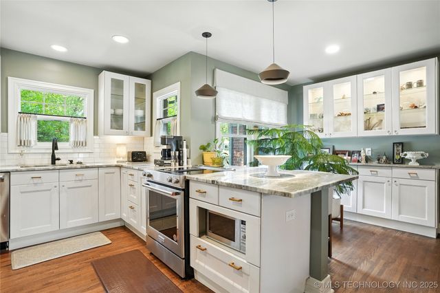 202 Hazel Boulevard, Tulsa, OK 74114