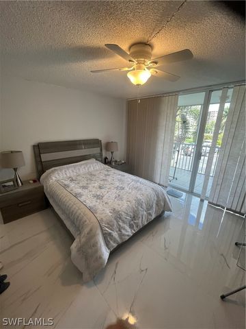 3 Bluebill AVE 207, Naples, FL 34108