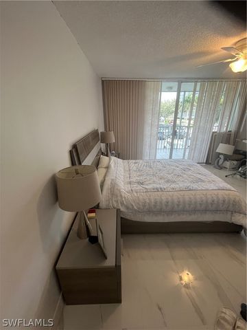 3 Bluebill AVE 207, Naples, FL 34108