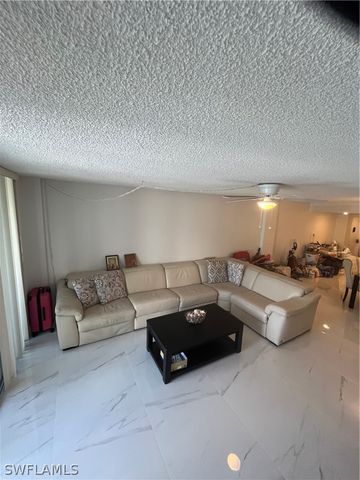 3 Bluebill AVE 207, Naples, FL 34108