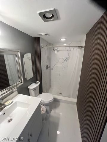 3 Bluebill AVE 207, Naples, FL 34108