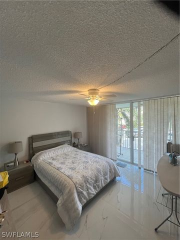 3 Bluebill AVE 207, Naples, FL 34108