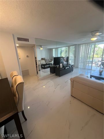 3 Bluebill AVE 207, Naples, FL 34108