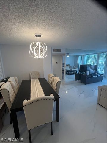 3 Bluebill AVE 207, Naples, FL 34108