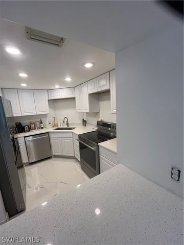 3 Bluebill AVE 207, Naples, FL 34108