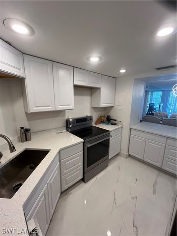 3 Bluebill AVE 207, Naples, FL 34108