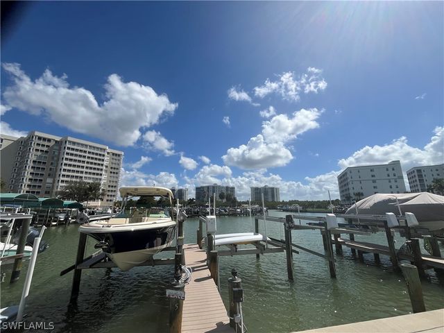 3 Bluebill AVE 207, Naples, FL 34108