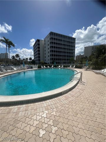 3 Bluebill AVE 207, Naples, FL 34108