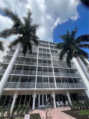 3 Bluebill AVE 207, Naples, FL 34108