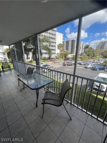 3 Bluebill AVE 207, Naples, FL 34108