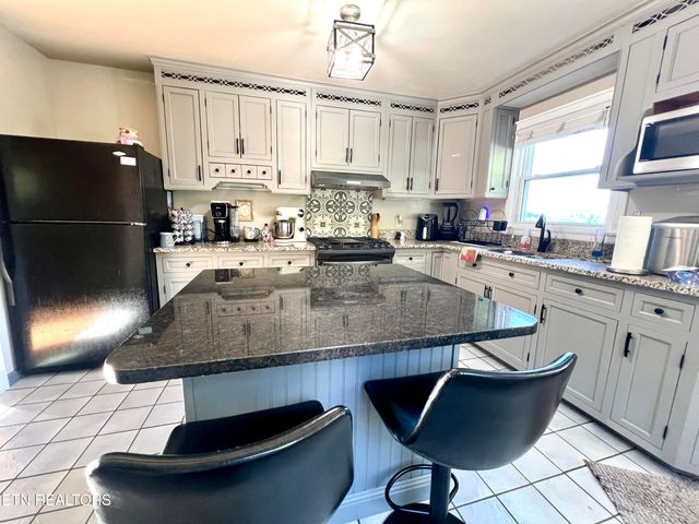 934 Flat Creek Rd, Sevierville, TN 37876