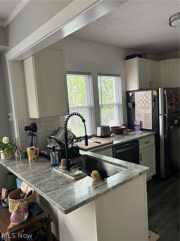 1479 Hopkins Avenue, Lakewood, OH 44107