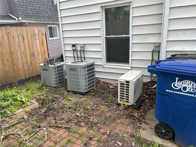 1479 Hopkins Avenue, Lakewood, OH 44107