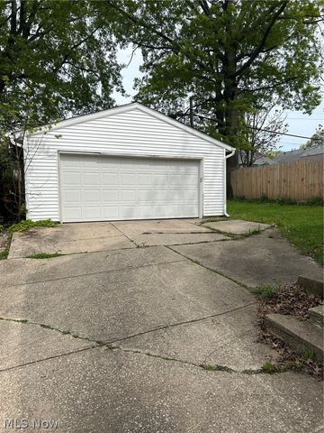1479 Hopkins Avenue, Lakewood, OH 44107