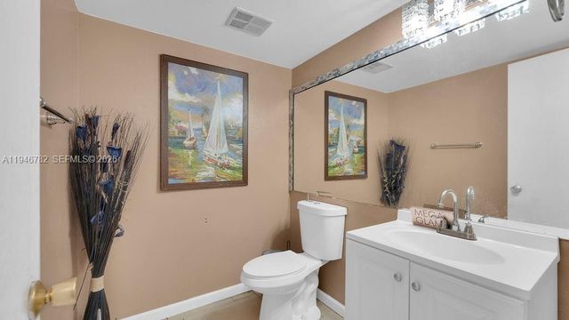 6 Spinning Wheel Ln 6, Tamarac, FL 33319