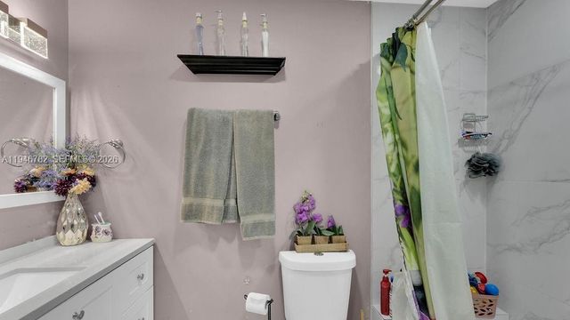 6 Spinning Wheel Ln 6, Tamarac, FL 33319