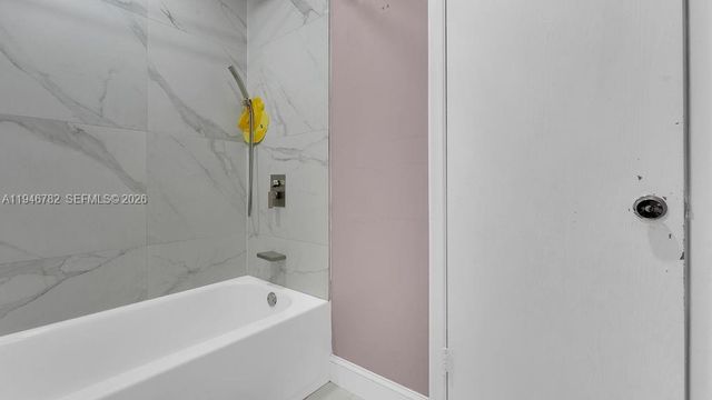 6 Spinning Wheel Ln 6, Tamarac, FL 33319