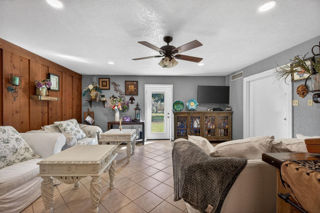 8021 Highway 12, Orange, TX 77632