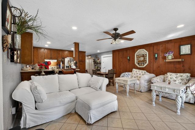 8021 Highway 12, Orange, TX 77632